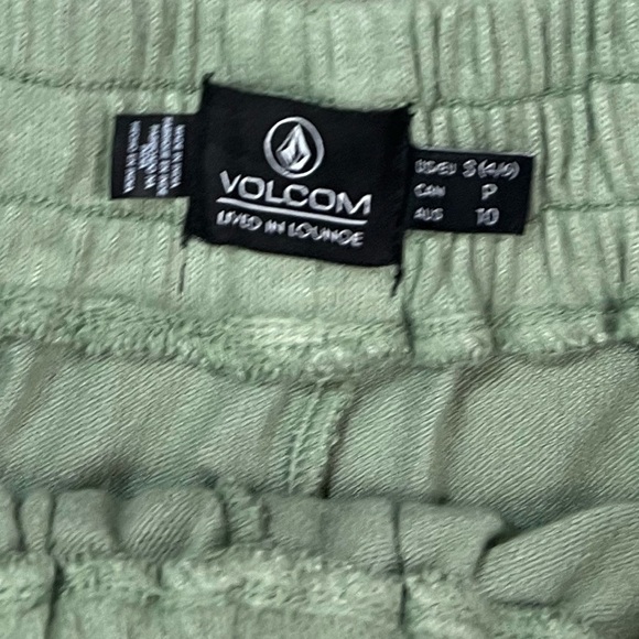 NWT Volcom Lived In Lounge Tie Dye Shorts in Light Army Green - Picture 6 of 9